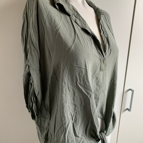 Brandy Melville small tie-hem sage green/gray V-neck blouse - Picture 2 of 5